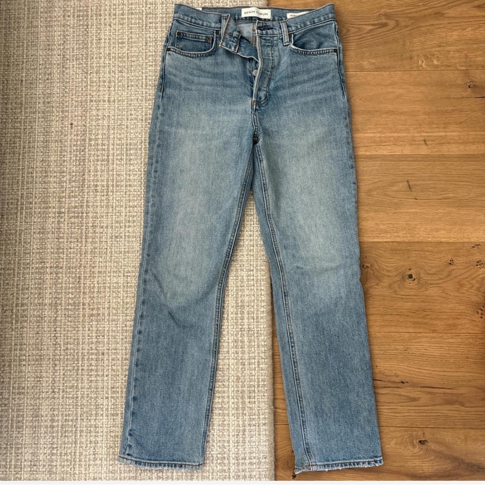 Aritzia denim forum high rise straight jeans. Perfect condition and so comfy.